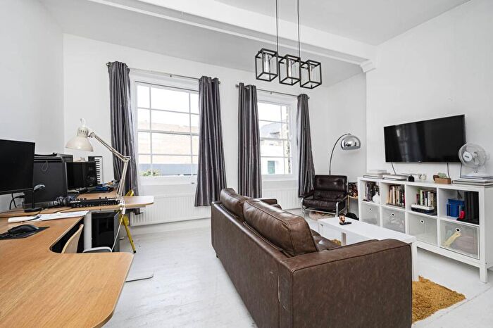 2 Bedroom Flat To Rent In Sandringham Road, Dalston, London, E8