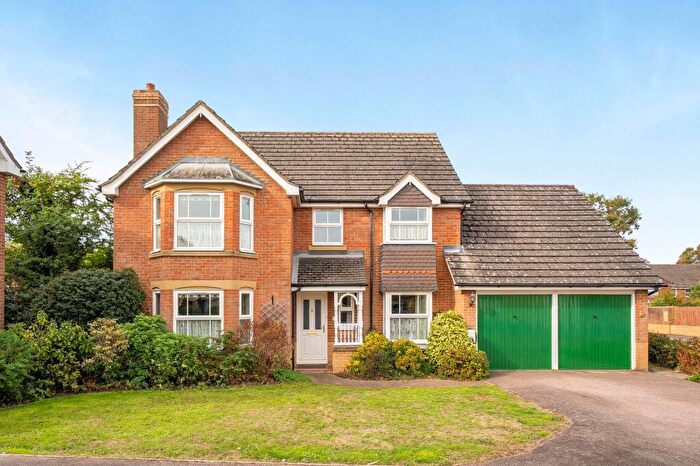 4 Bedroom Detached House For Sale In Stanley Close, Coulsdon, CR5