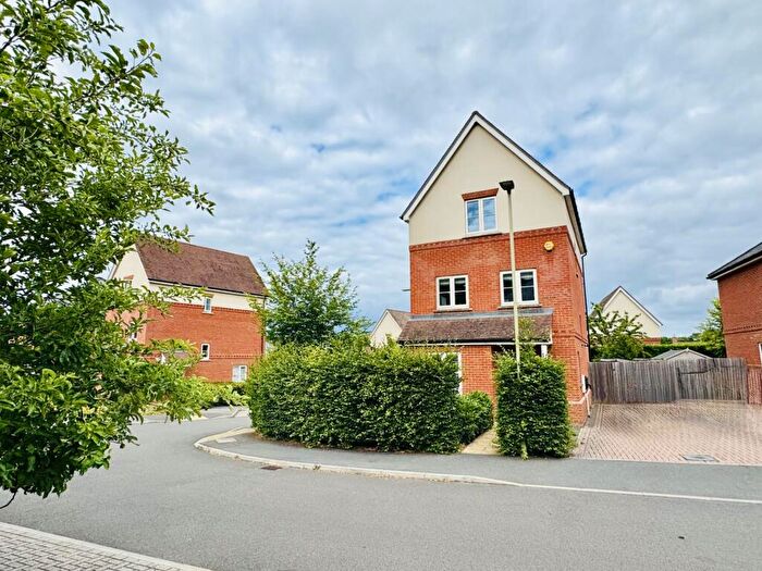 3 Bedroom Detached House For Sale In Dunnett Close, Hartley Wintney, RG27