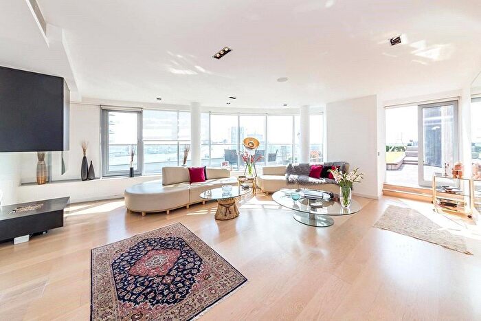 3 Bedroom Flat To Rent In New Providence Wharf, Fairmont Avenue, Canary Wharf, London, E14