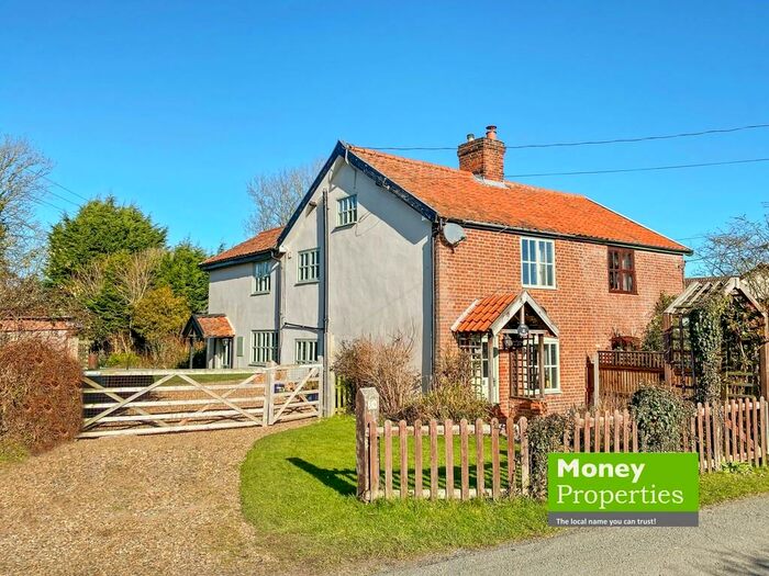 2 Bedroom Semi-Detached House For Sale In Queen Street, Spooner Row, NR18