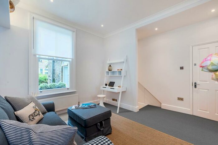 1 Bedroom Flat To Rent In Burnaby Street London, SW10