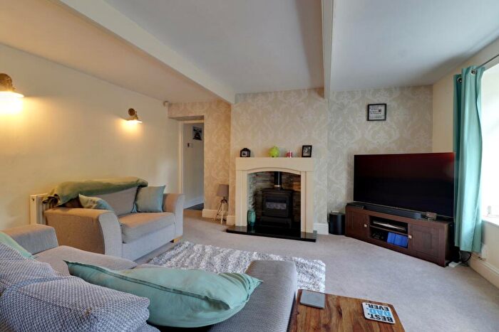 3 Bedroom Semi-Detached House For Sale In Meltham Road, Netherton, Huddersfield, West Yorkshire, HD4