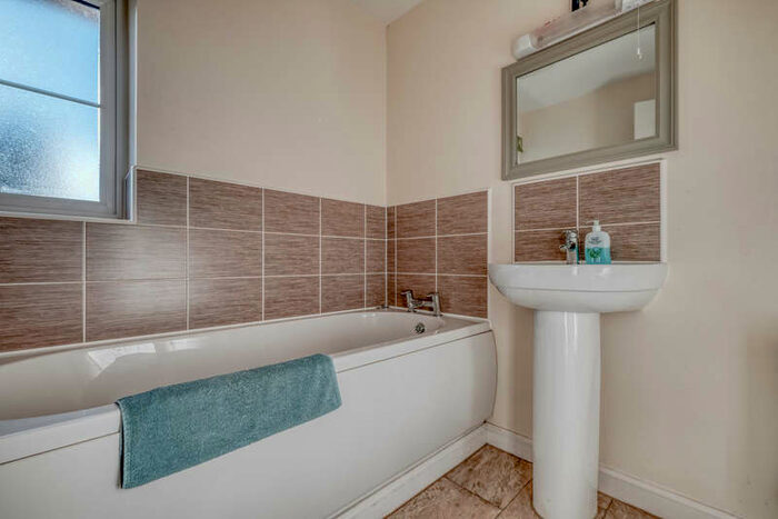 3 Bedroom Terraced House For Sale In Rounds Road, Worcester, WR5