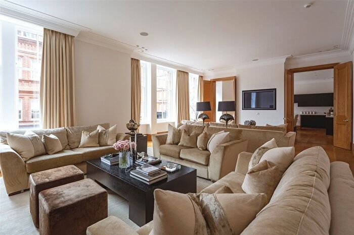 3 Bedroom Flat To Rent In Kensington Court Gardens, Kensington, London, W8