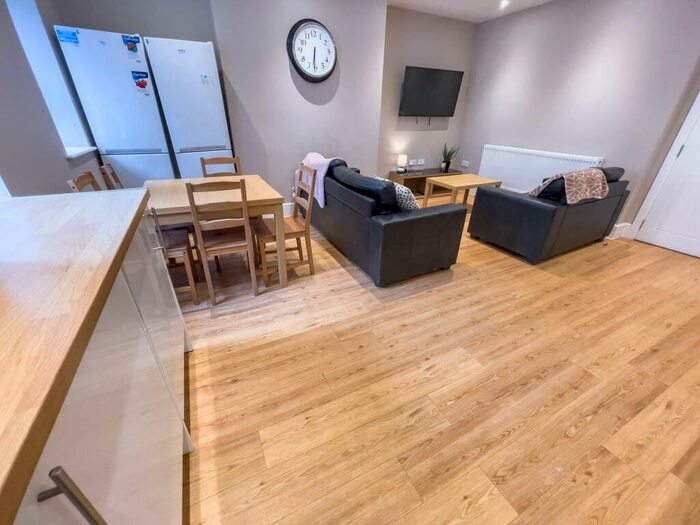5 Bedroom Flat To Rent In Hardman Street, L1