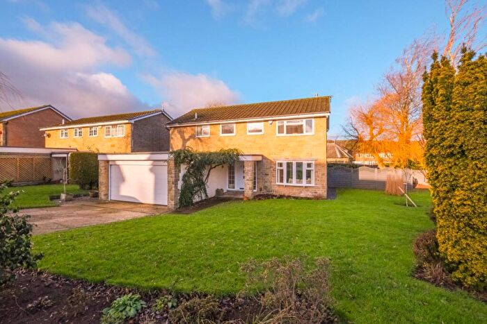 4 Bedroom Detached House For Sale In Cardinal Close, Meltham, HD9