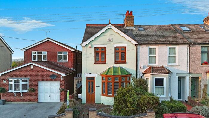 3 Bedroom End Of Terrace House For Sale In Hillcrest Road, Horndon-On-The-Hill, SS17