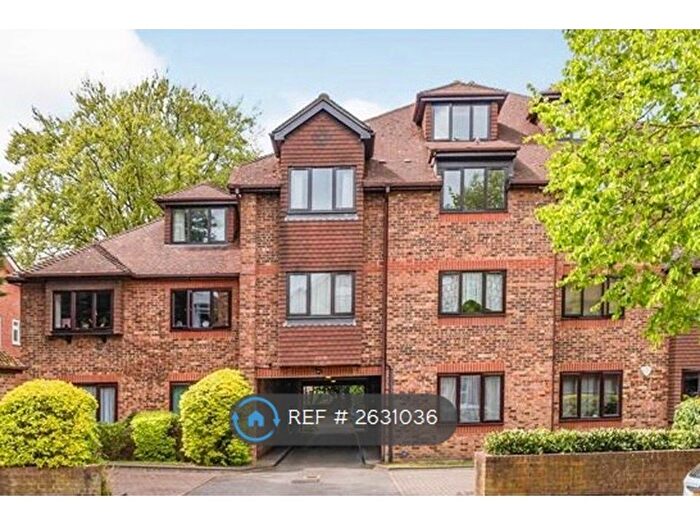 3 Bedroom Flat To Rent In Balmoral Court, Sutton, SM2