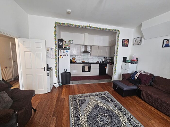 3 Bedroom Flat To Rent In Aldborough Road South, Ilford, IG3