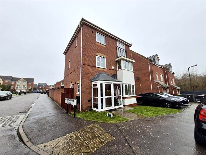 5 Bedroom Link Detached House For Sale In Passionflower Close, Bedworth, CV12