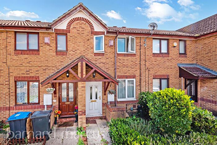 2 Bedroom Terraced House For Sale In Kelvin Gardens, Croydon, CR0