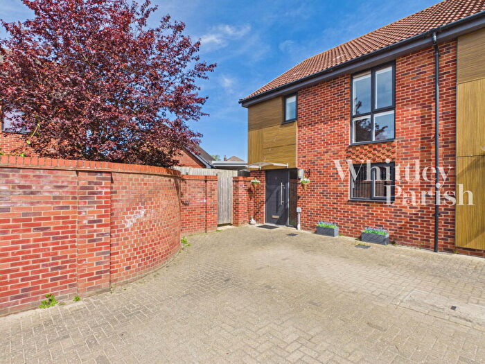3 Bedroom End Of Terrace House For Sale In Whooper Close, Long Stratton, Norwich, NR15