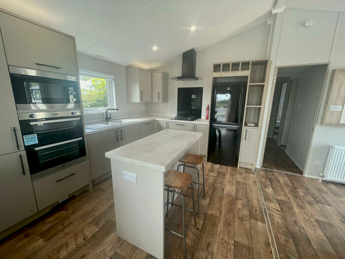 2 Bedroom Lodge For Sale In Ramsgate, Kent, CT12