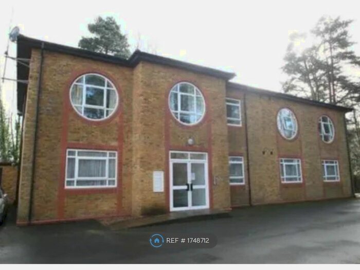 2 Bedroom Flat To Rent In Compton Place, Bordon, GU35