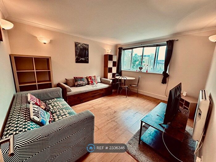2 Bedroom Flat To Rent In Duckett Street, London, E1