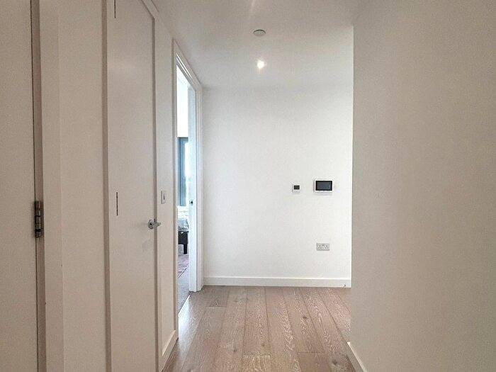 2 Bedroom Flat To Rent In Carriage House, City North Place, London, N4