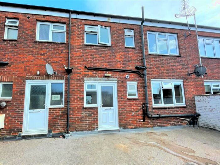 3 Bedroom Flat To Rent In Keymer Parade, Burgess Hill, RH15