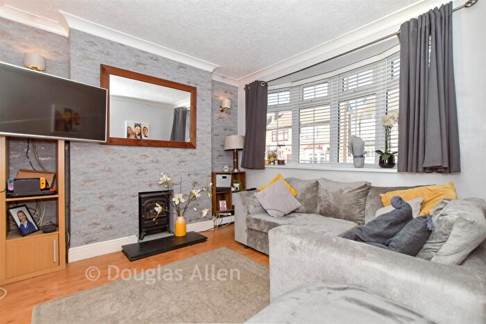 3 Bedroom Semi Detached House For Sale In Clydesdale Road, Hornchurch, Essex, RM11