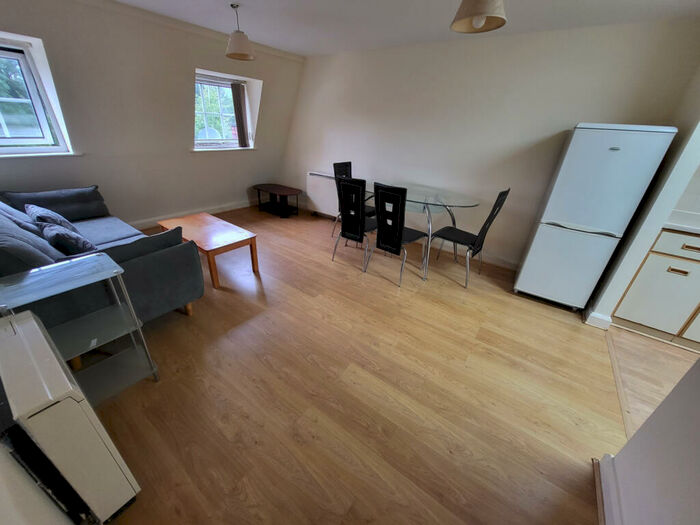1 Bedroom Apartment To Rent In Akhtar House, Oxford Road, Manchester. ., M1