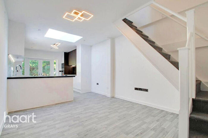 4 Bedroom Bungalow To Rent In Rookery View, Grays, RM17