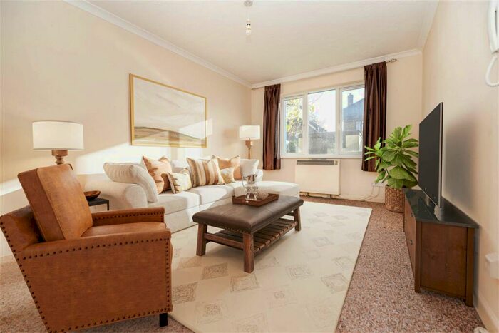 1 Bedroom Flat To Rent In Spring Court, Roberts Road, Southampton, Hampshire, SO15