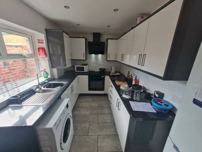 5 Bedroom House Of Multiple Occupation To Rent In Furness Road, Manchester, Greater Manchester, M14