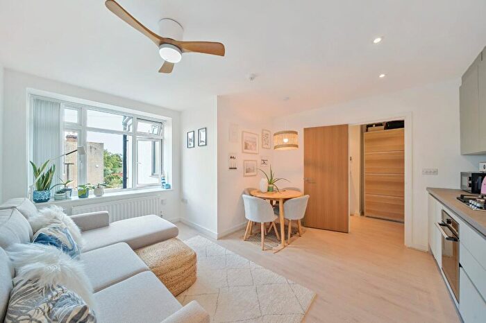 2 Bedroom Apartment For Sale In Croydon Road, Beckenham, BR3