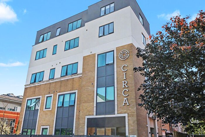 1 Bedroom Flat For Sale In Nobel Drive, Harlington, Hayes, UB3