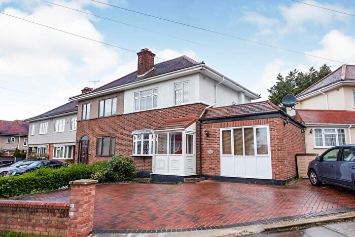 4 Bedroom House To Rent In Ash Close, Romford, RM5