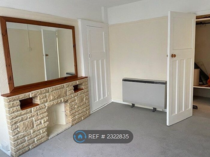 2 Bedroom Maisonette To Rent In Broad Oak Court, Slough, SL2