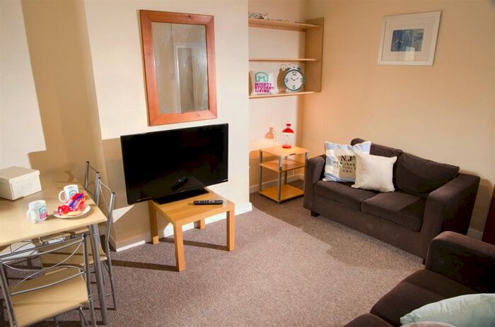 3 Bedroom Private Hall To Rent In Langley Road, Lancaster, LA1