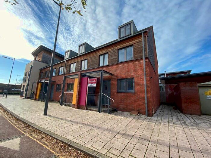 3 Bedroom Town House To Rent In Basin Road, Worcester, WR5