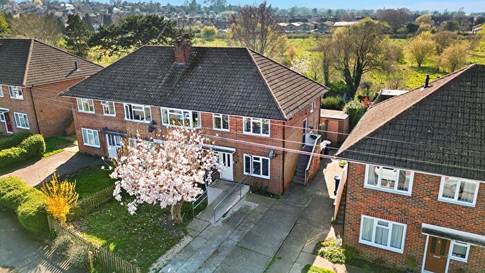 2 Bedroom Maisonette For Sale In Talbot Road, Farnham, GU9