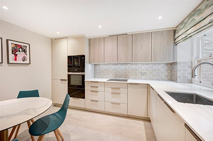 2 Bedroom Flat To Rent In Redcliffe Square, London, SW10