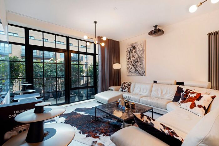 2 Bedroom Flat To Rent In Farine Avenue, Hayes, UB3