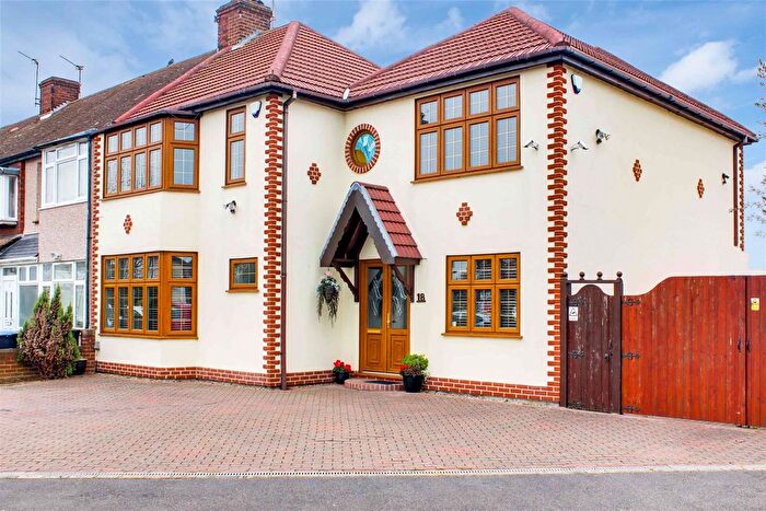 4 Bedroom End Terrace House For Sale In Ian Square, Enfield, EN3