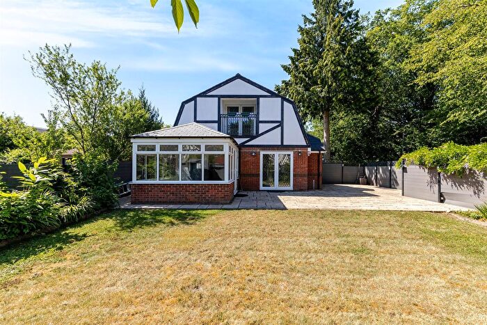 4 Bedroom Detached House For Sale In Hazel Road, Park Street, St. Albans, AL2