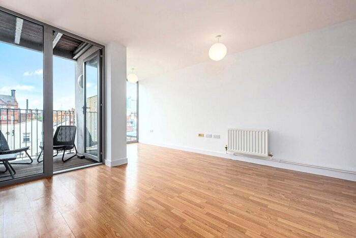 2 Bedroom Flat To Rent In Umberston Street, Tower Bridge, E1