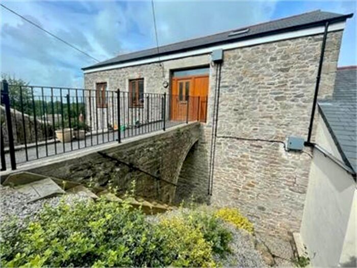 2 Bedroom Flat To Rent In Blowing House Hill, St Austell, PL25