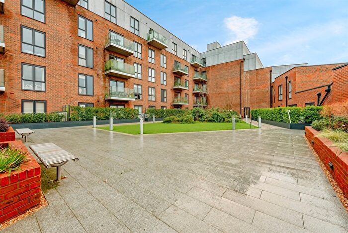 1 Bedroom Flat For Sale In Queens Road, East Grinstead, RH19