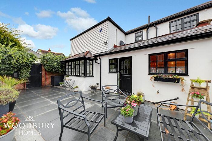 2 Bedroom Detached House For Sale In Baldwins Hill, Loughton, IG10