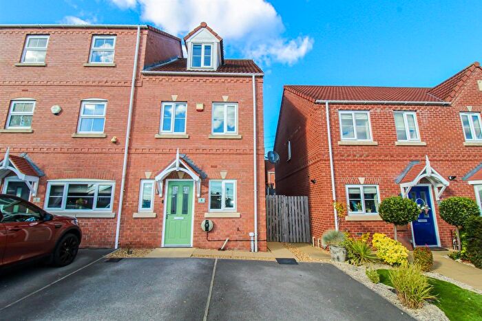 3 Bedroom End Of Terrace House For Sale In Springfield Mews, Lofthouse, Wakefield, WF3