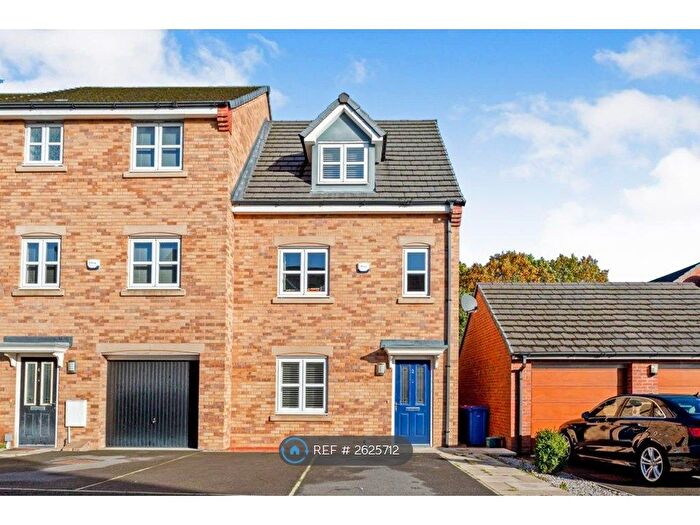 4 Bedroom Semi-Detached House To Rent In Travers Street, Salford, M7