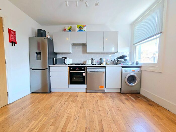 3 Bedroom Flat To Rent In Huddleston Road, Tufnell Park, N7