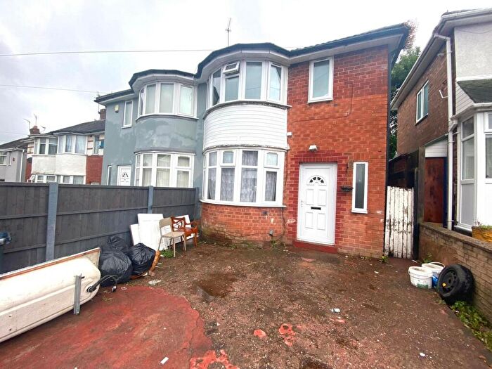 3 Bedroom Semi-Detached House To Rent In Haycroft Avenue, Ward End, B8