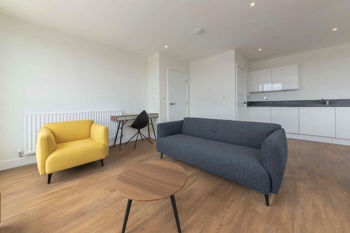 2 Bedroom Flat To Rent In Green Street, London, NW10
