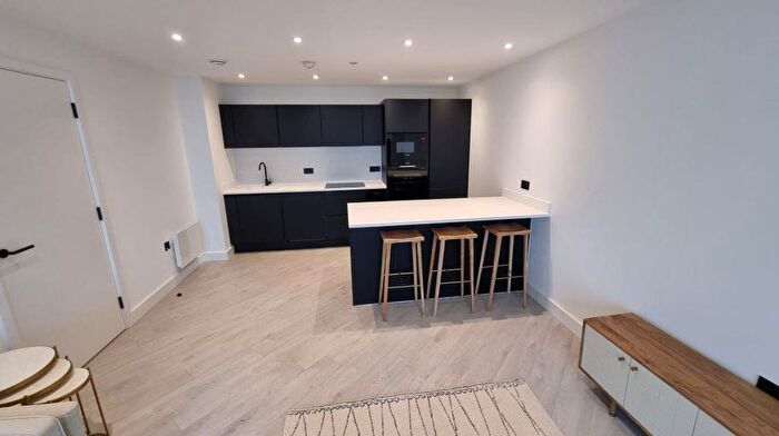 2 Bedroom Flat To Rent In Trinity Way, Manchester, M3