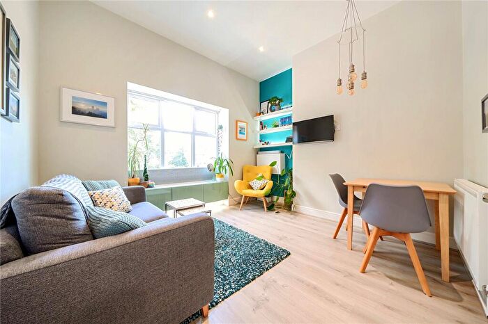 1 Bedroom Flat For Sale In High Street, Penge, London, SE20