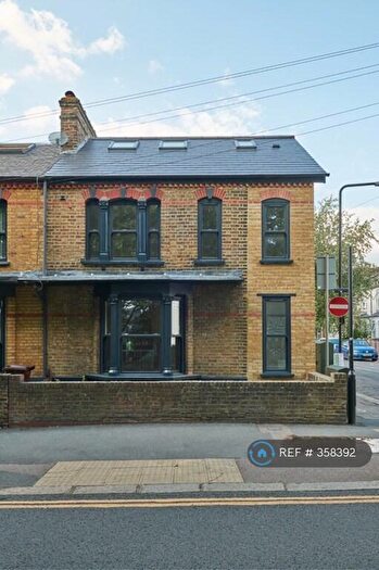 4 Bedroom End Of Terrace House To Rent In Queens Road, Walthamstow, E17